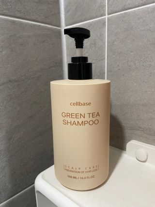 프리마인 더이상 뻣뻣하고 효과없는 탈모샴푸는 NO. 근본부터 케어하는 셀베이스 그린티샴푸(500ml) — 5점을 준 리뷰어가 2023년 5월 올린 사용 사진