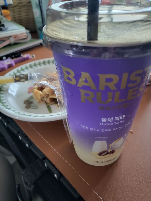 바리스타룰스 돌체 라떼 리뷰 사진
