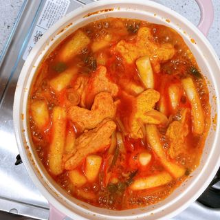 빨간키트 떡볶이 밀키트 2~3인분 매운맛 국물 떡볶이 만들기 쉬운 황금 레시피 분말 소스로 간편한 요리 — 5점을 준 리뷰어가 2021년 10월 올린 사용 사진
