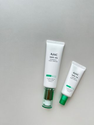 [AHC] 세이프온 에센스 선크림 올리브영 스페셜 증정 기획세트 — 5점을 준 리뷰어가 2022년 6월 올린 사용 사진