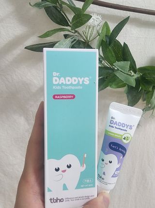 닥터데디스 안심저불소 키즈치약 (라즈베리, 청포도향 중 택 1) 60g +  여행용 미니 치약 15g — 5점을 준 리뷰어가 2022년 7월 올린 사용 사진