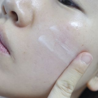 [RMK] 메이크업 베이스 + 리퀴드 파운데이션 — 5점을 준 리뷰어가 2021년 3월 올린 사용 사진