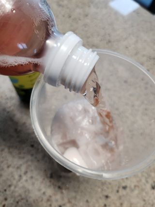 더그레잇티 콤부차 [매일유업] 더그레잇티 44kcal 콤부차 300ml *12개입 (오리지널 6개+베리리치 6개) — 3점을 준 리뷰어가 2023년 8월 올린 사용 사진