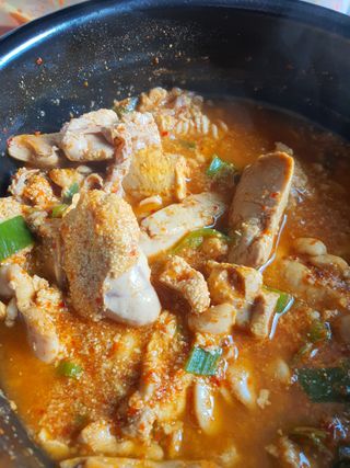 소담스퀘어 상암 궁중해물탕조씨집 백년가게 조씨집 팔뚝탕1인분550g — 4점을 준 리뷰어가 2022년 12월 올린 사용 사진
