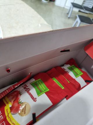제이제이바이오 더단마토 프리미엄주스 100ml 30팩입 - 무설탕 스테비아 토마토즙 — 4점을 준 리뷰어가 2021년 11월 올린 사용 사진