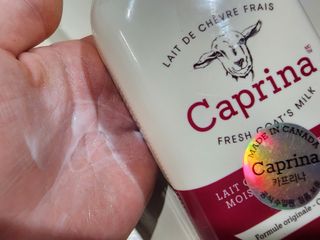 카프리나 프레쉬 산양밀크 모이스춰라이징 바디로션 350ml(오리지널향) — 5점을 준 리뷰어가 2022년 11월 올린 사용 사진