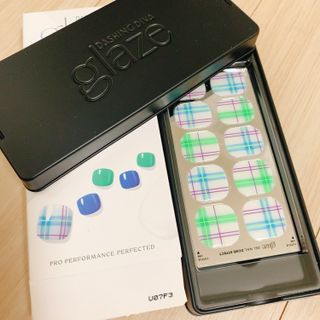 데싱디바 글레이즈 젤네일 네온체크 네일_4종 중 택 1 — 5점을 준 리뷰어가 2021년 9월 올린 사용 사진