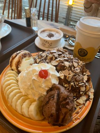 카페 더달달 [더달달 역삼점] 빙수 or 와플 or 팬케이크 택1 + 쇼콜라 택1 + 음료2 — 5점을 준 리뷰어가 2021년 3월 올린 사용 사진