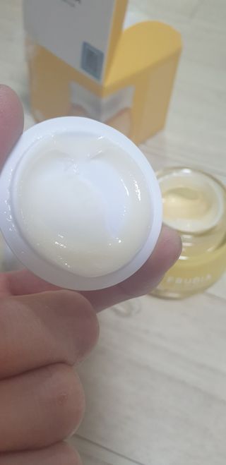 [후르디아] 미백 기능성 감귤 브라이트닝 크림 — 5점을 준 리뷰어가 2021년 4월 올린 사용 사진
