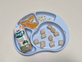 유비맘 캐릭터 실리콘 흡착 식판_색상 랜덤발송 — 5점을 준 리뷰어가 2021년 1월 올린 사용 사진