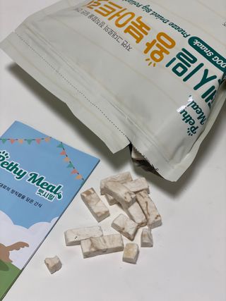 [펫시밀] 원물그대로 영양듬뿍 동결건조 왕북어트릿300g,왕치킨트릿400g,열빙어트릿300g 대용량 간식 — 5점을 준 리뷰어가 2023년 5월 올린 사용 사진