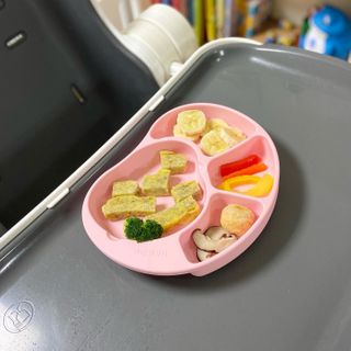 유비맘 캐릭터 실리콘 흡착 식판_색상 랜덤발송 — 5점을 준 리뷰어가 2021년 1월 올린 사용 사진