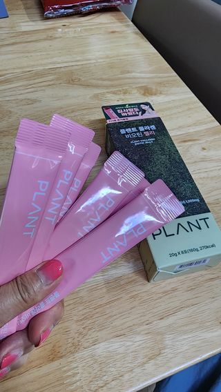 [NOW] 플랜트 콜라겐 비오틴 젤리 2박스_올리브영 전용 — 5점을 준 리뷰어가 2024년 5월 올린 사용 사진