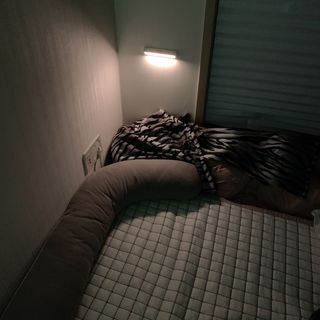 아카라 어두울 때만 켜지는 스마트 무선 센서등 — 5점을 준 리뷰어가 2021년 11월 올린 사용 사진