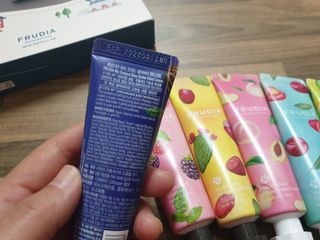 [후르디아] 골라쓰는 과즙향 핸드크림 기프트세트 — 4점을 준 리뷰어가 2023년 12월 올린 사용 사진