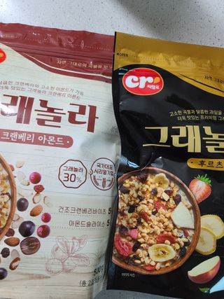 씨알푸드 씨알로 그래놀라 2종 후르츠+크랜베리 아몬드 — 5점을 준 리뷰어가 2022년 7월 올린 사용 사진