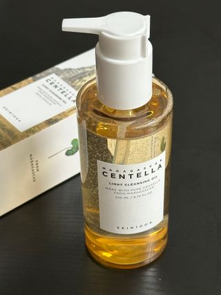 스킨1004 [SKIN1004] 마다가스카르 센텔라 라이트 클렌징 오일 200ml — 5점을 준 리뷰어가 2024년 8월 올린 사용 사진