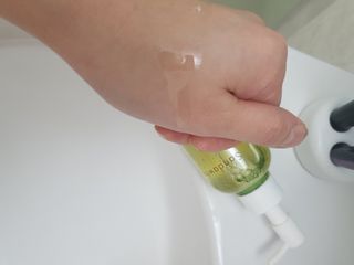 스킨큐어 산다화 순한 클렌징 동백 오일 200ml — 5점을 준 리뷰어가 2023년 3월 올린 사용 사진