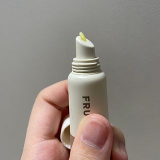 [후르디아] 올리브영 착한보습 비건 립버터 2종 — 5점을 준 리뷰어가 2022년 2월 올린 사용 사진