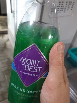 몽베스트 Montbest with Sparkling water Plain 20병 — 5점을 준 리뷰어가 2021년 11월 올린 사용 사진