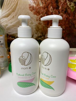 mom e 맘이 내추럴 베이비 케어 샴푸앤바스+로션 — 4.5점을 준 리뷰어가 2021년 1월 올린 사용 사진