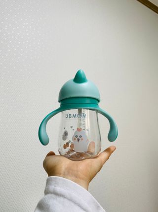 유비맘 트라이탄 코니빨대컵_컬러 랜덤 발송 — 2점을 준 리뷰어가 2021년 2월 올린 사용 사진