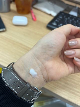 멈칫(MUMCHIT) 넥퍼퓸 NECKPERFUME 2가지 향 — 5점을 준 리뷰어가 2021년 11월 올린 사용 사진