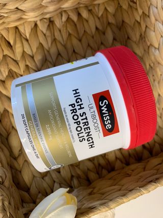 Swisse 스위스 고함량 프로폴리스 2,000mg 210정 — 5점을 준 리뷰어가 2021년 11월 올린 사용 사진