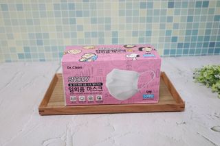 JHWORLD 스누피 마스크 정품 스누피 닥터클린 국내 아동용 성인용 3중 MB필터 일회용 덴탈마스크 50매 — 5점을 준 리뷰어가 2021년 9월 올린 사용 사진