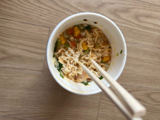 NISSIN 닛신 컵누들  4종 - 씨푸드오리지날, 씨푸드 스파이시, 씨푸드 커리, 씨푸드 XO소스 — 5점을 준 리뷰어가 2022년 2월 올린 사용 사진