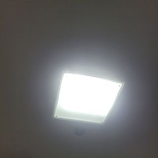 아카라 조명 스위치를 누워서 끄는 방법 (스마트 조명 스위치 2구 + 무선 리모트 스위치 1구 T1, 스마트 허브 E1) — 5점을 준 리뷰어가 2021년 11월 올린 사용 사진
