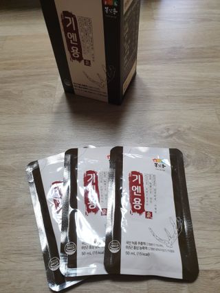 [몸엔용] 무더운 날씨에 국산녹용 기엔용으로 몸보신 50ml x 30포 — 4.5점을 준 리뷰어가 2021년 6월 올린 사용 사진