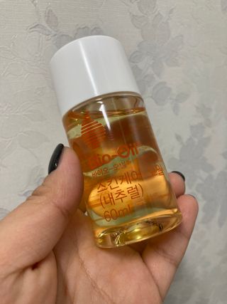 바이오오일 [바이오-오일] 스킨케어 오일 내추럴 60ml — 5점을 준 리뷰어가 2021년 12월 올린 사용 사진