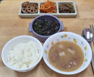 하나마이 [마마쿡] 전 청와대 천상현 셰프의 밑반찬  5종세트(소고기 장조림+연근조림+진미채+간장김자반+새우김자반) — 5점을 준 리뷰어가 2023년 5월 올린 사용 사진