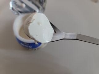 매일바이오 그릭요거트 오리지널 플레인 4개, 로스터리 커피믹스 4개 — 4점을 준 리뷰어가 2021년 12월 올린 사용 사진