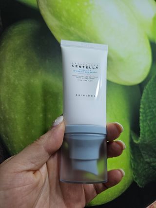 [스킨1004] 마다가스카르 센텔라 히알루-시카 워터핏 선세럼 50ml — 5점을 준 리뷰어가 2024년 5월 올린 사용 사진
