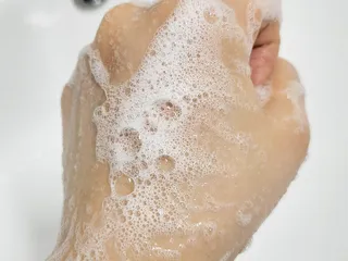 프리마인 메이크업과 들뜨는 각질까지 한방에 깐달걀로! 순하기까지한 셀베이스 그린티클렌저(200ml) — 5점을 준 리뷰어가 2023년 4월 올린 사용 사진