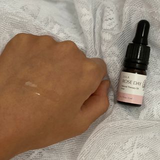 라라로즈데이 시즌2 천연 아로마오일 Y존 케어 속옷향수 이너퍼퓸 5ml  여성의 자존감을 UP시키자 — 5점을 준 리뷰어가 2021년 9월 올린 사용 사진
