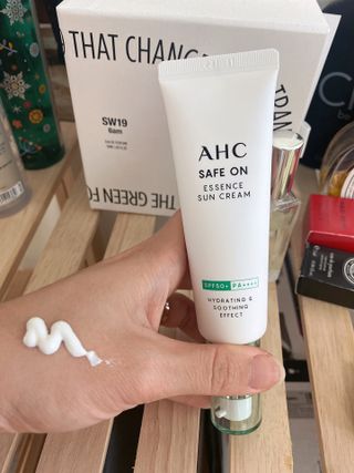 [AHC] 세이프온 에센스 선크림 올리브영 스페셜 증정 기획세트 — 5점을 준 리뷰어가 2022년 6월 올린 사용 사진