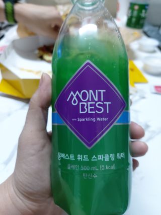 몽베스트 Montbest with Sparkling water Plain 20병 — 5점을 준 리뷰어가 2021년 10월 올린 사용 사진