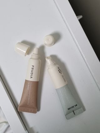 [후르디아] 올리브영 착한보습 비건 립버터 2종 — 5점을 준 리뷰어가 2022년 2월 올린 사용 사진