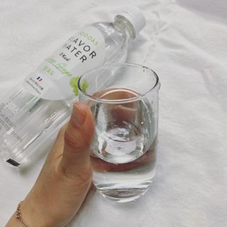 아쿠아스 플레이버워터 [아쿠아스] 제로칼로리 플레이버워터 복숭아/청포도 1BOX 20개입 — 4점을 준 리뷰어가 2021년 4월 올린 사용 사진