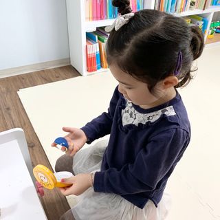 아토팜 톡톡 페이셜 선팩트 SPF43 PA+++ — 5점을 준 리뷰어가 2021년 3월 올린 사용 사진