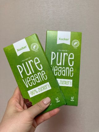 당류2g 자일리톨로 단맛을낸 슈카 퓨어비건 무설탕초콜릿 Xucker vegan 2개입 — 4.5점을 준 리뷰어가 2021년 4월 올린 사용 사진