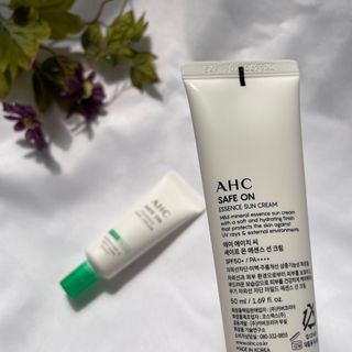 [AHC] 세이프온 에센스 선크림 올리브영 스페셜 증정 기획세트 — 5점을 준 리뷰어가 2022년 6월 올린 사용 사진
