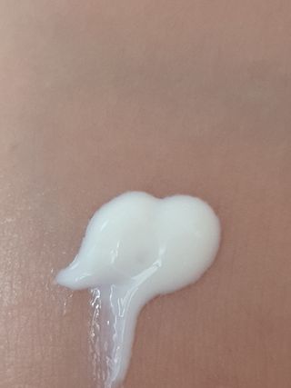[스킨1004] 마다가스카르 센텔라 히알루-시카 워터핏 선세럼 50ml — 5점을 준 리뷰어가 2024년 5월 올린 사용 사진