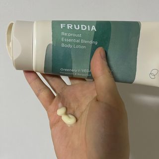 [후르디아] 올리브영 저자극 비건바디로션 — 4점을 준 리뷰어가 2023년 1월 올린 사용 사진