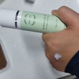 술람미네이처 자연주의 화장품ㅣ속보습 충전 + 민감/트러블 피부 진정 - 알로에 듬뿍 수분 크림 50ml — 5점을 준 리뷰어가 2022년 6월 올린 사용 사진