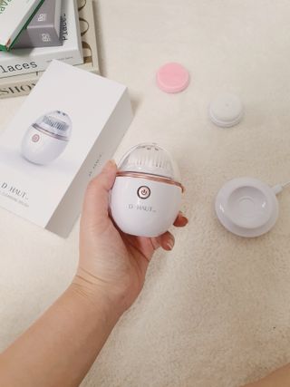 디하우트 랩 디하우트랩 클렌징 피부관리기 진동클렌저 실리콘+2종 인조모 브러시 — 5점을 준 리뷰어가 2021년 12월 올린 사용 사진