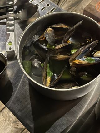 [푸딩팩토리] 바지락홍합탕 500g / 얼큰바지락홍합탕 590g — 5점을 준 리뷰어가 2022년 10월 올린 사용 사진